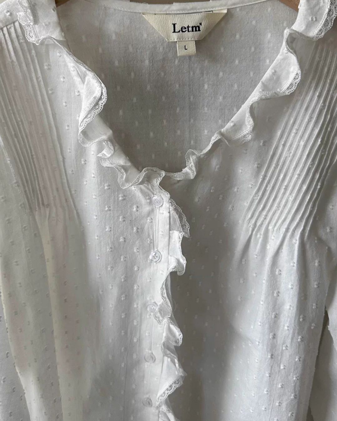 Frilled V-neck Lace Embroidered Shirt　LS067