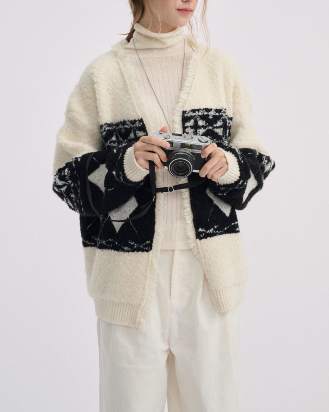 V-neck Geometric Raw Edge Knit Cardigan　KN076