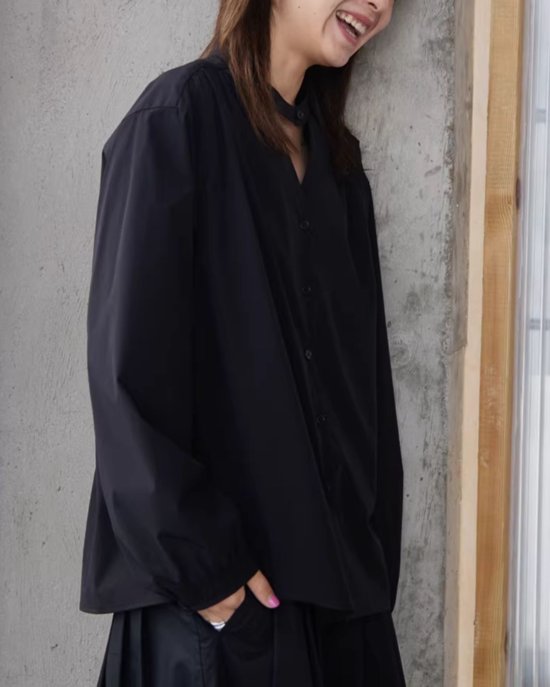 Cutout V-neck Shirt　LS066