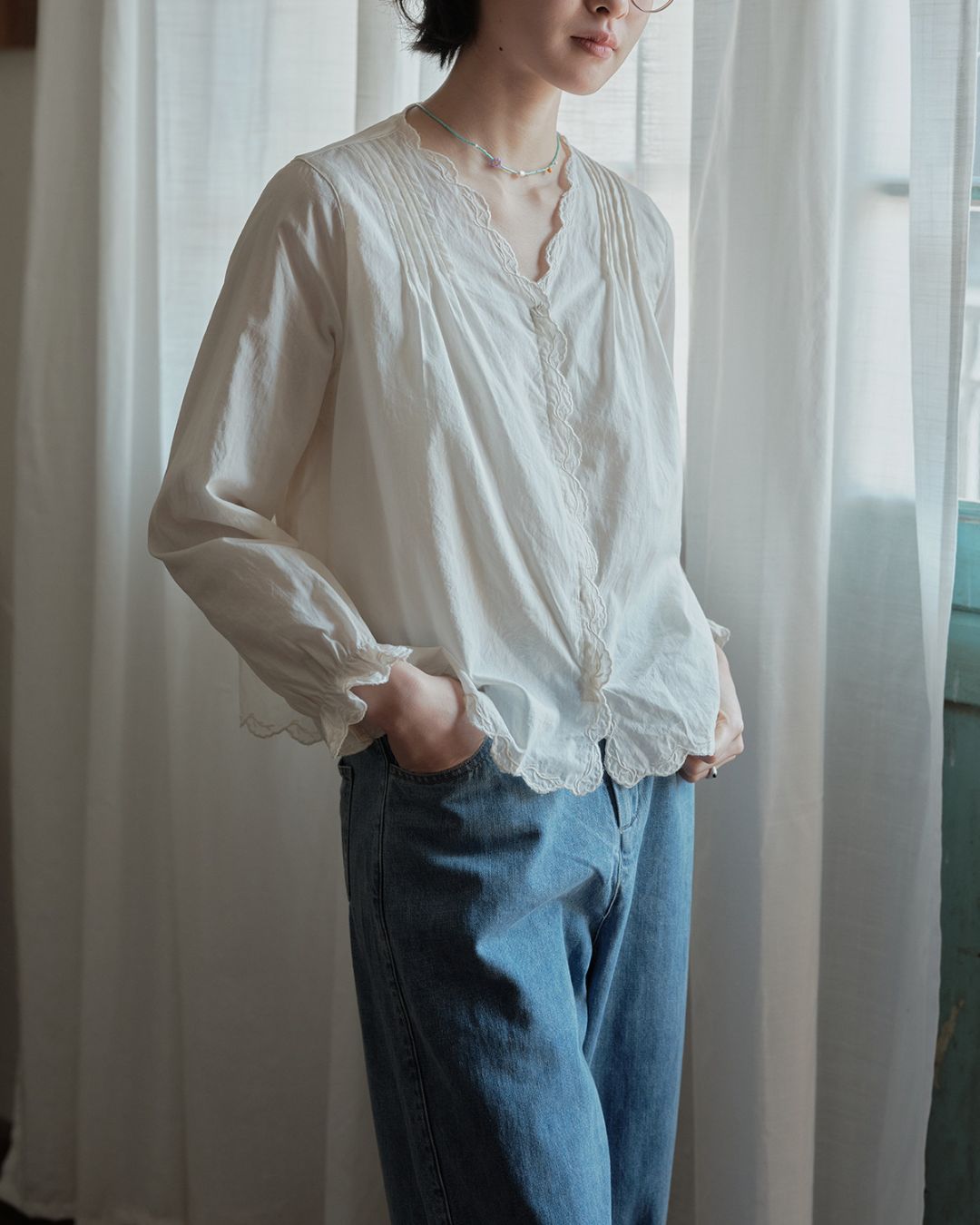 Lace Embroidered Frill V-neck Shirt　LS044