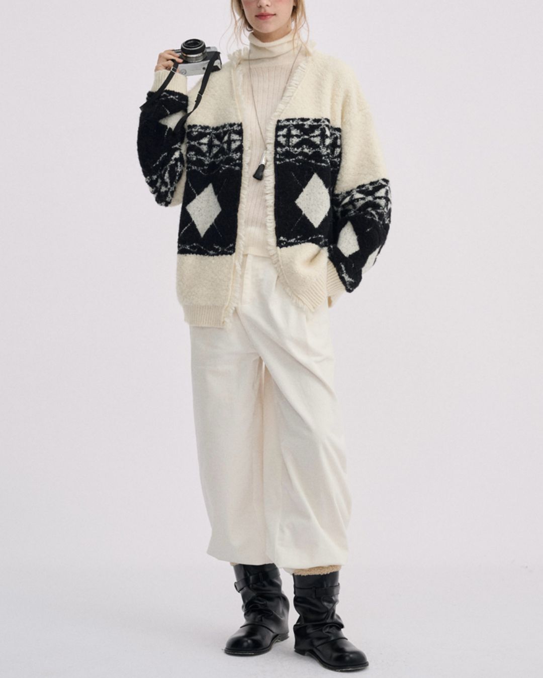 V-neck Geometric Raw Edge Knit Cardigan　KN076