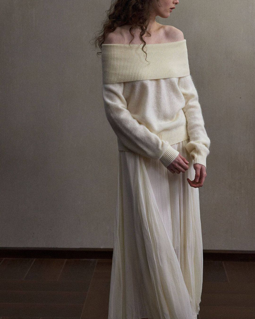 Wool Off-the-shoulder Sweater　KN111