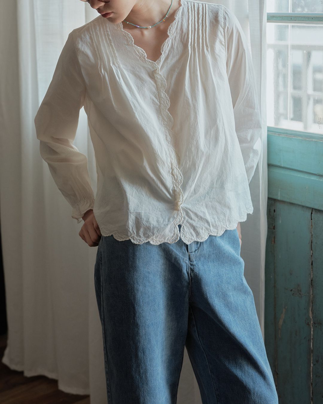 Lace Embroidered Frill V-neck Shirt　LS044