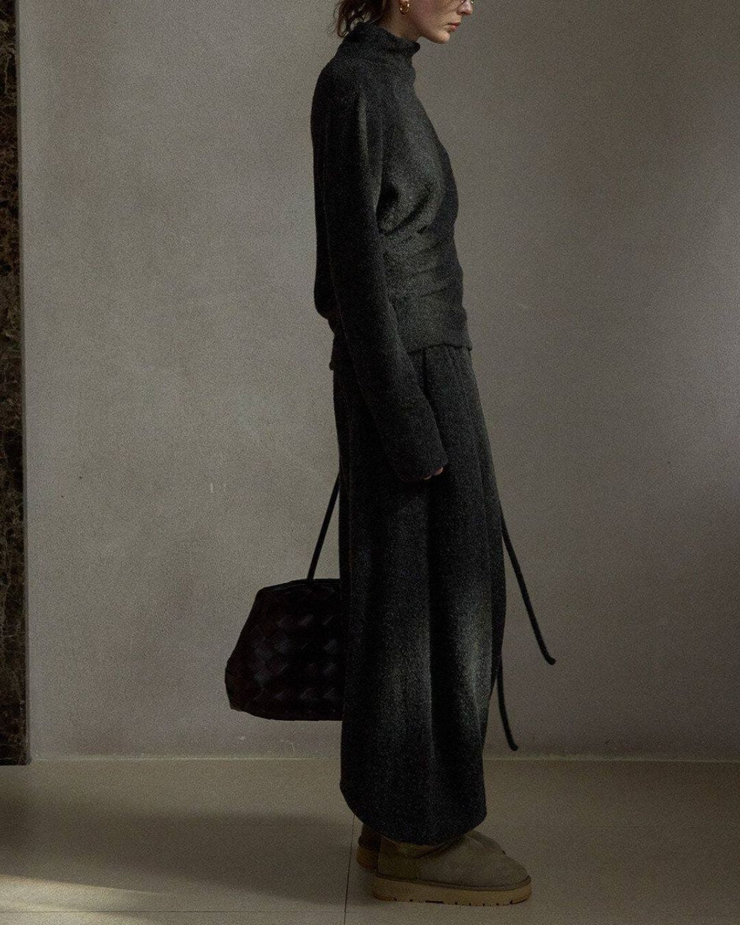 Asymmetrical Hem High Neck Knit　KN107