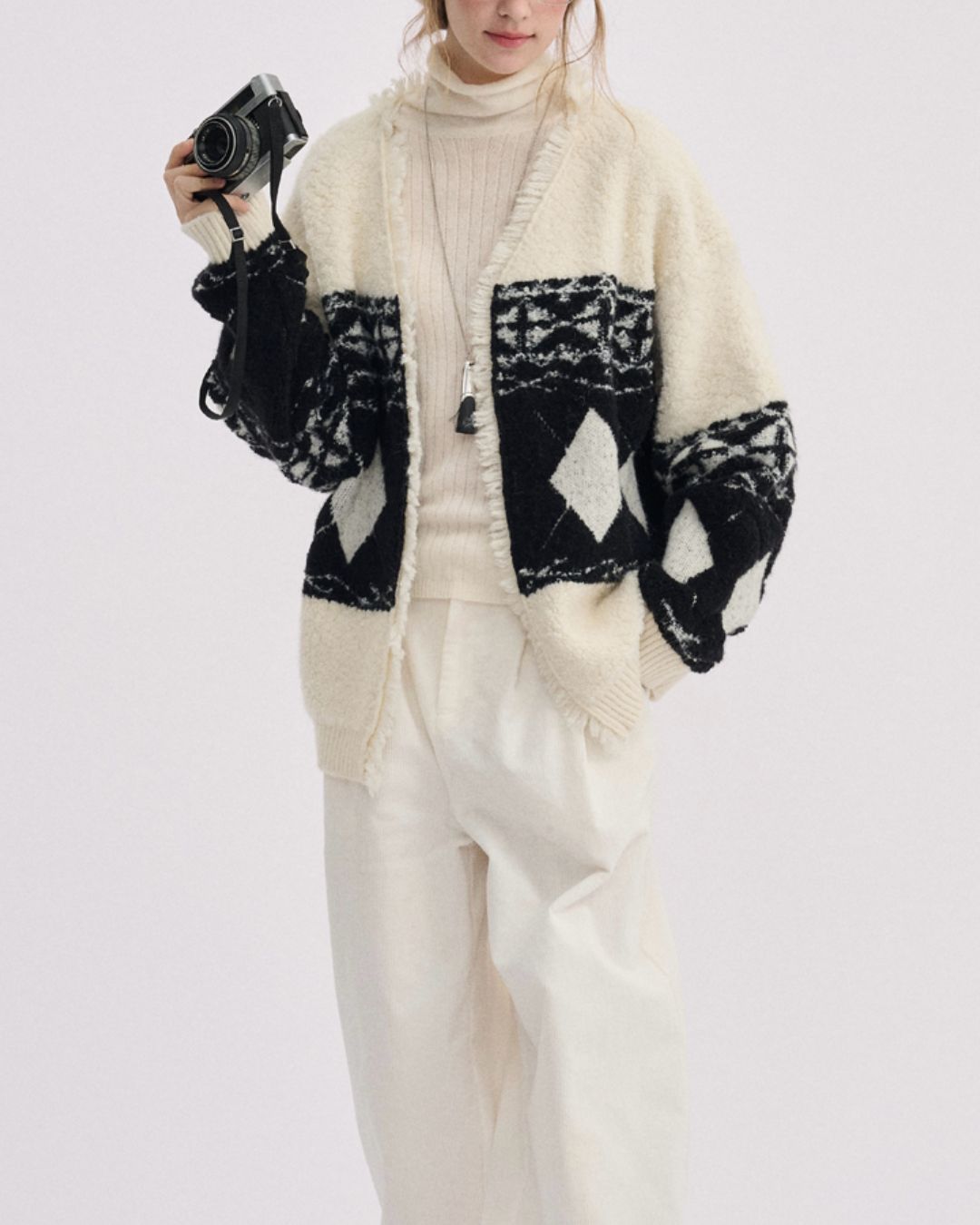 V-neck Geometric Raw Edge Knit Cardigan　KN076