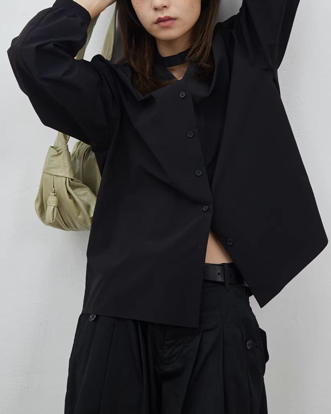 Cutout V-neck Shirt　LS066