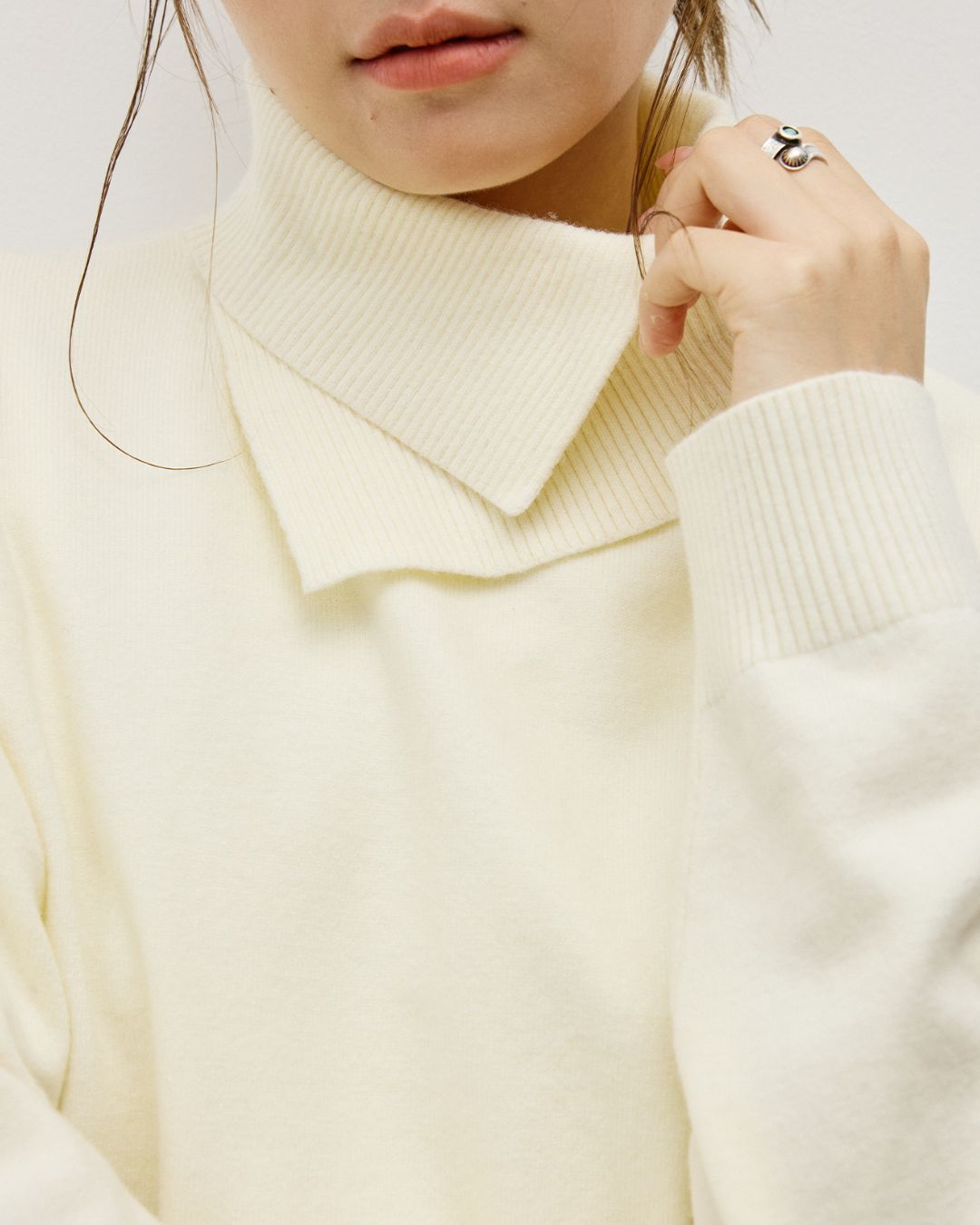 Double-layered Turtleneck Sweater　KN065