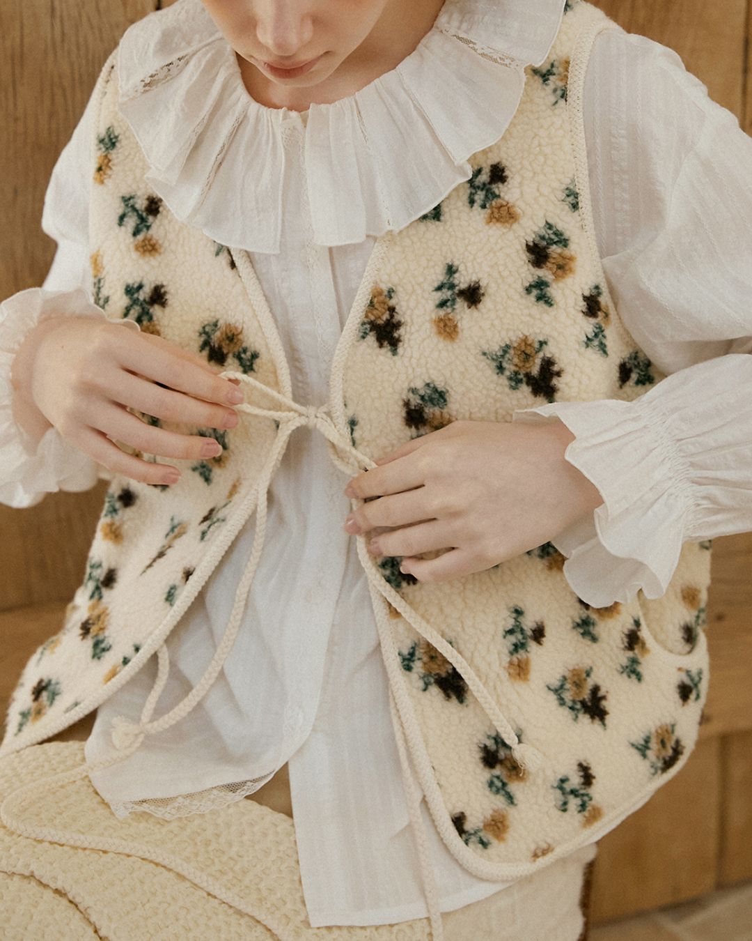 Retro Floral Front Ribbon Boa Vest　VT016