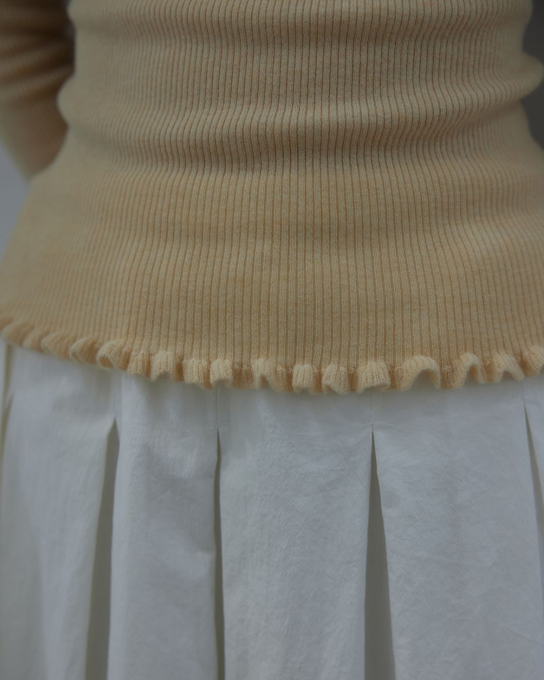 Frill High Neck Knit　KN017