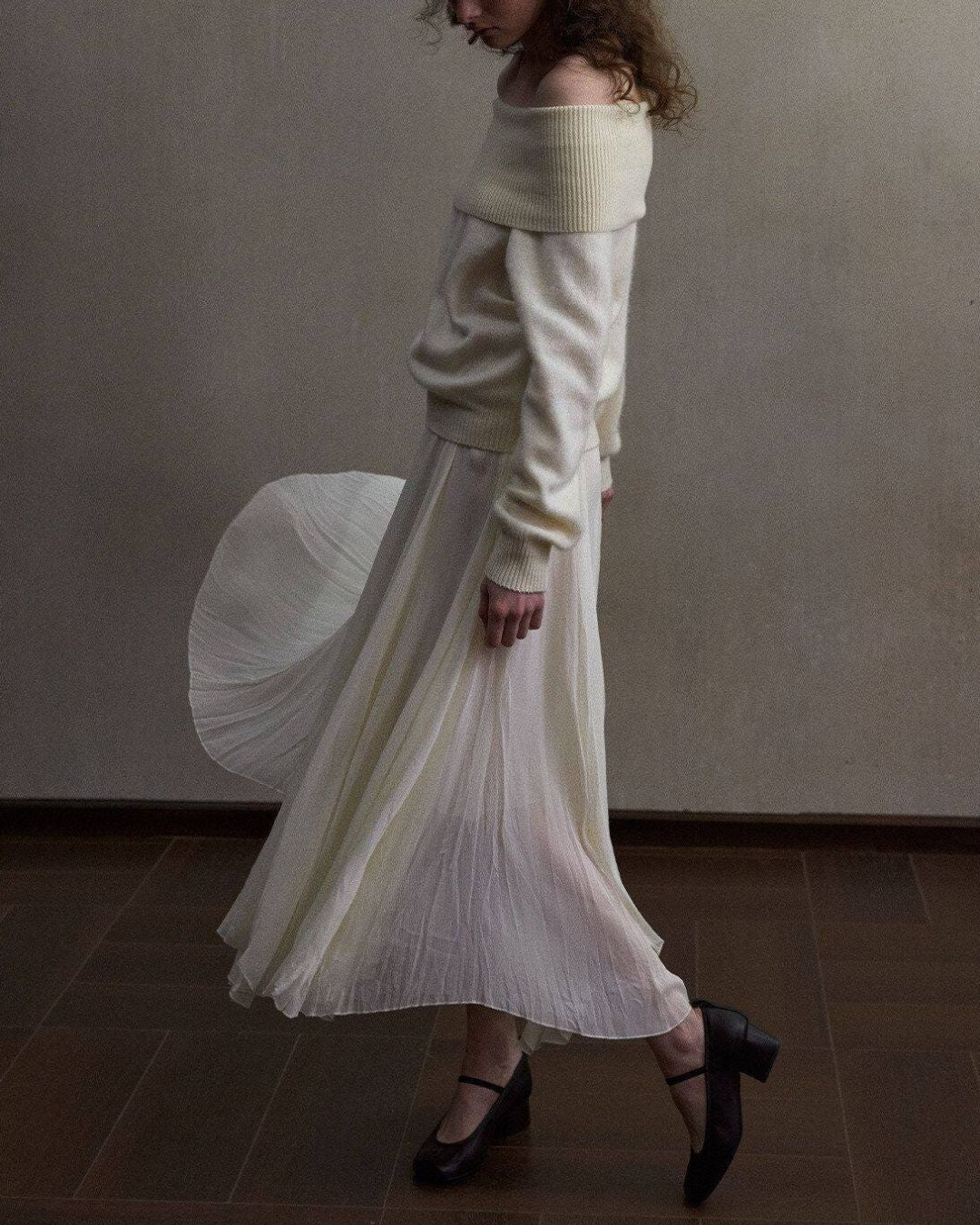 Wool Off-the-shoulder Sweater　KN111