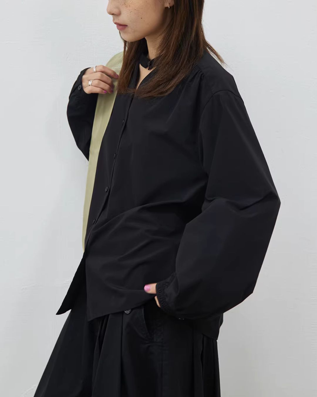Cutout V-neck Shirt　LS066