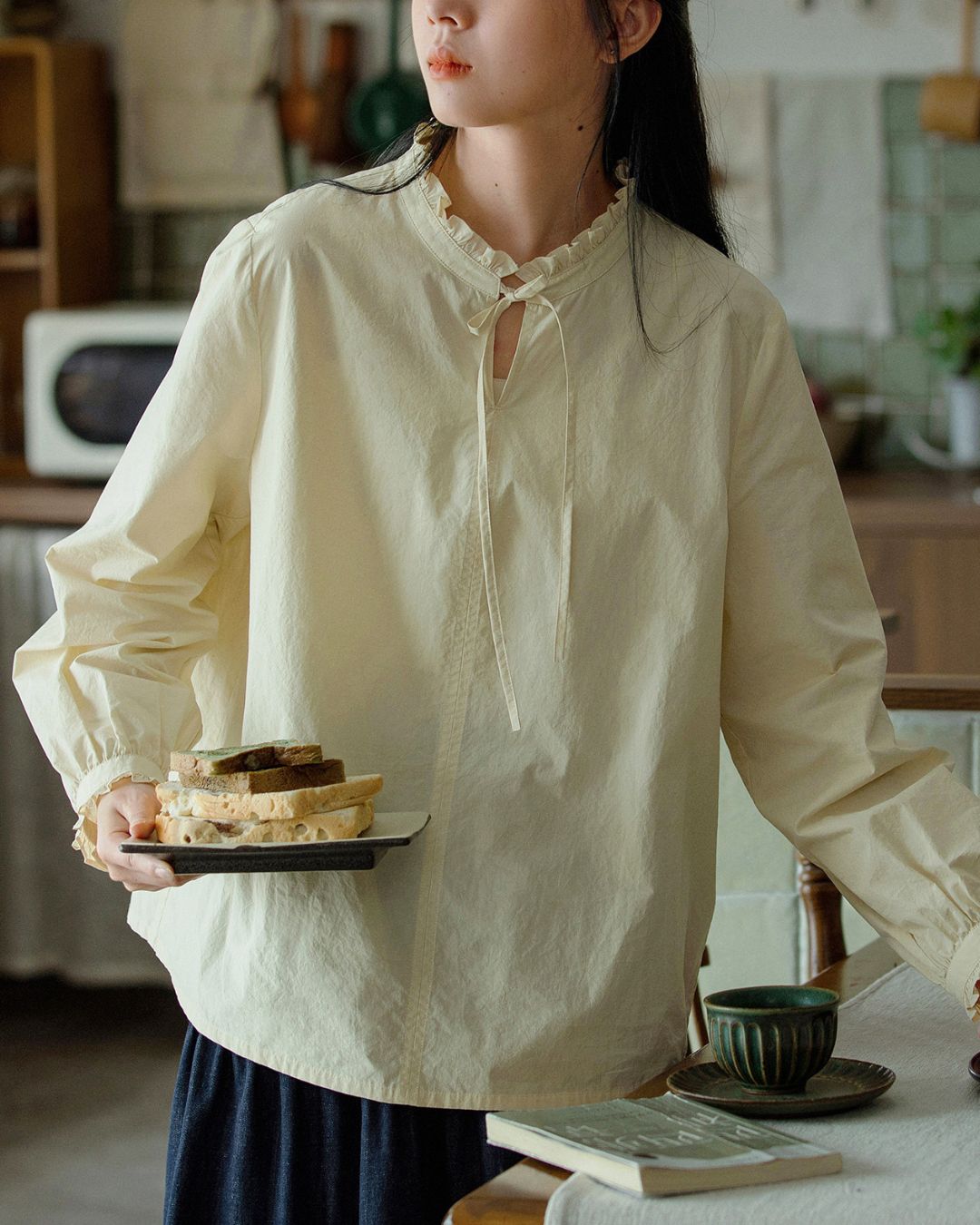 Ribbon Frill High-neck Shirt　LS056