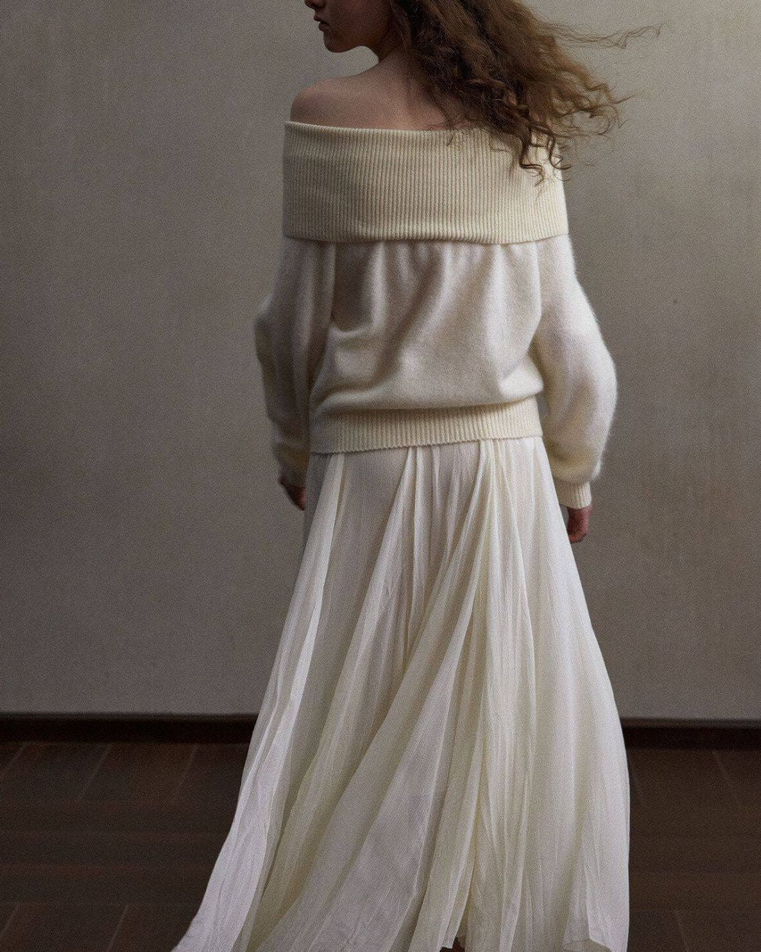 Wool Off-the-shoulder Sweater　KN111