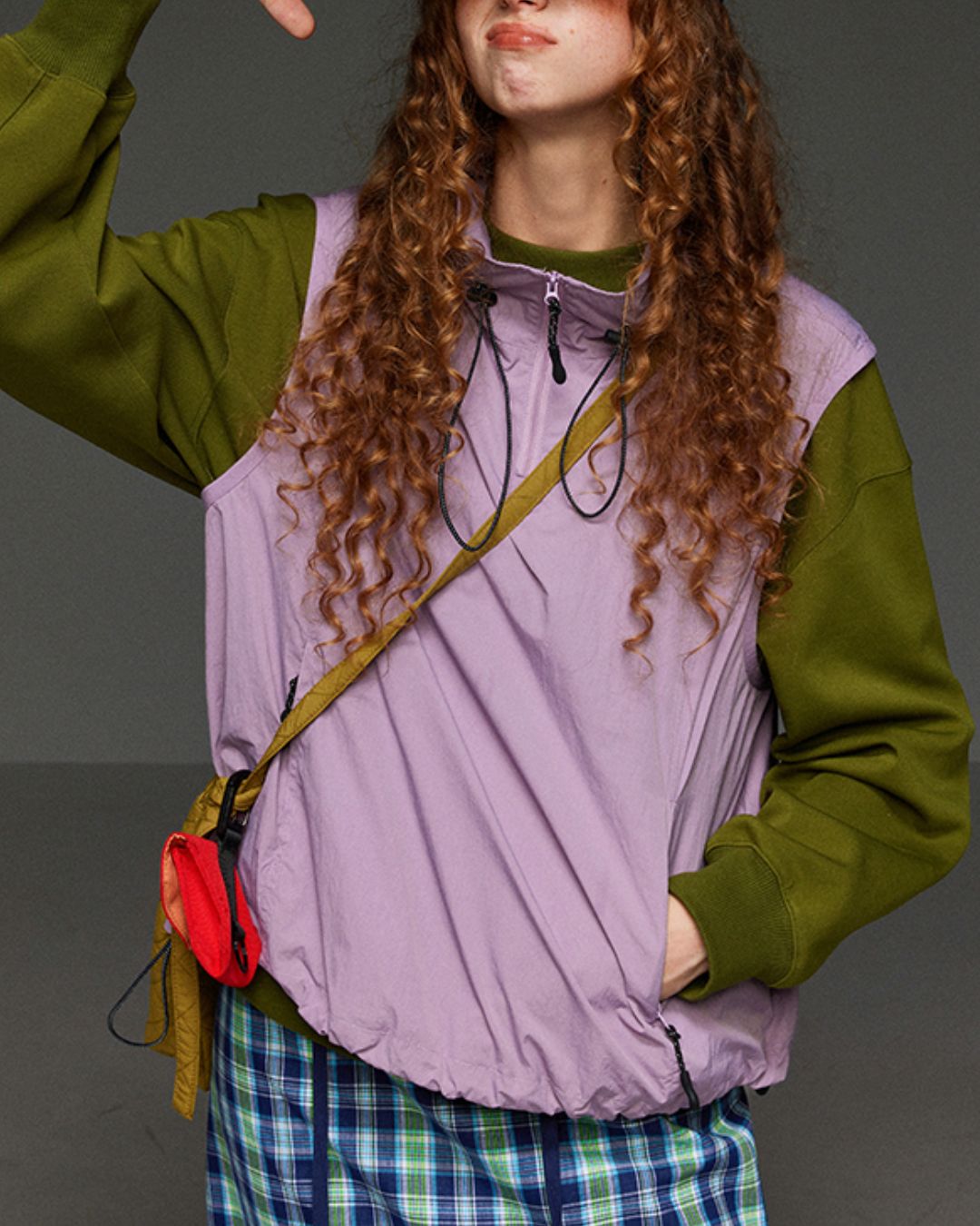 Detachable Hooded Half-zip Vest　VT006