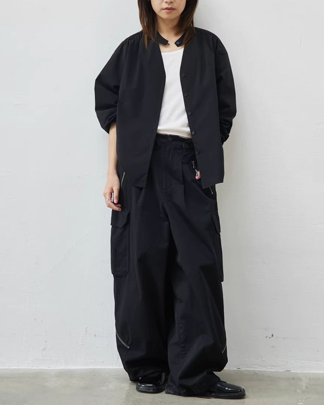 Cutout V-neck Shirt　LS066