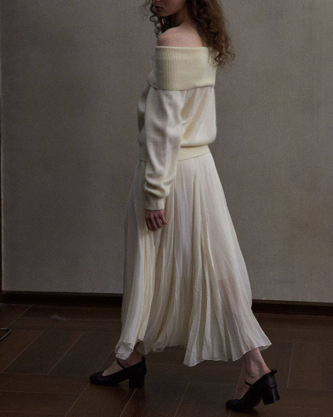 Wool Off-the-shoulder Sweater　KN111