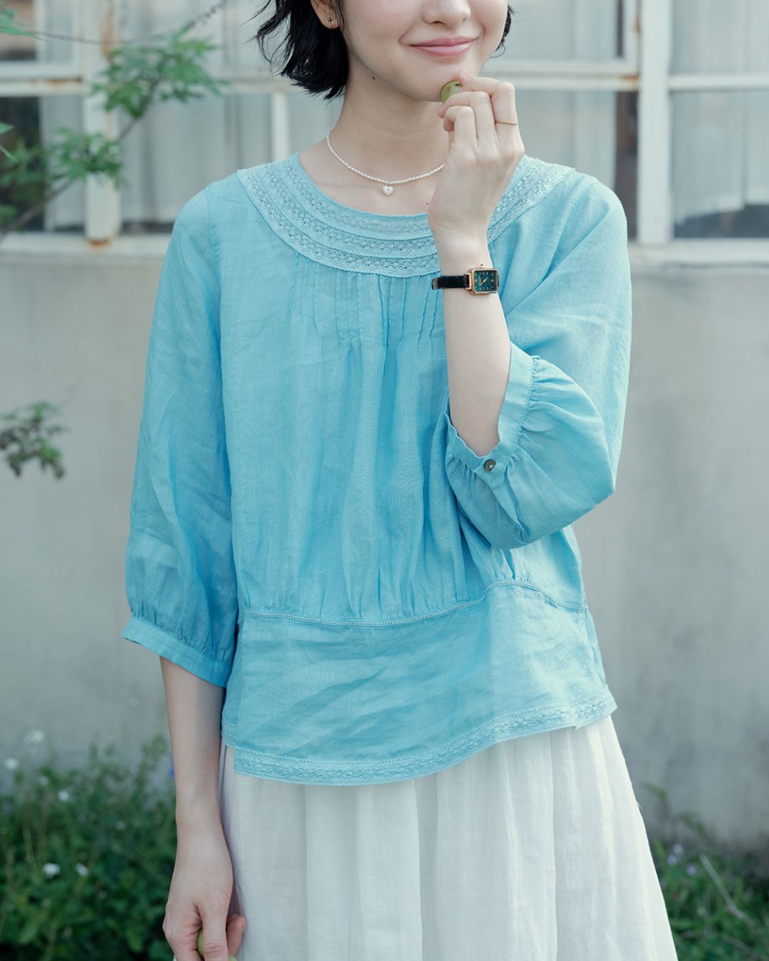 Back Button Lace Round Neck Shirt　LS045