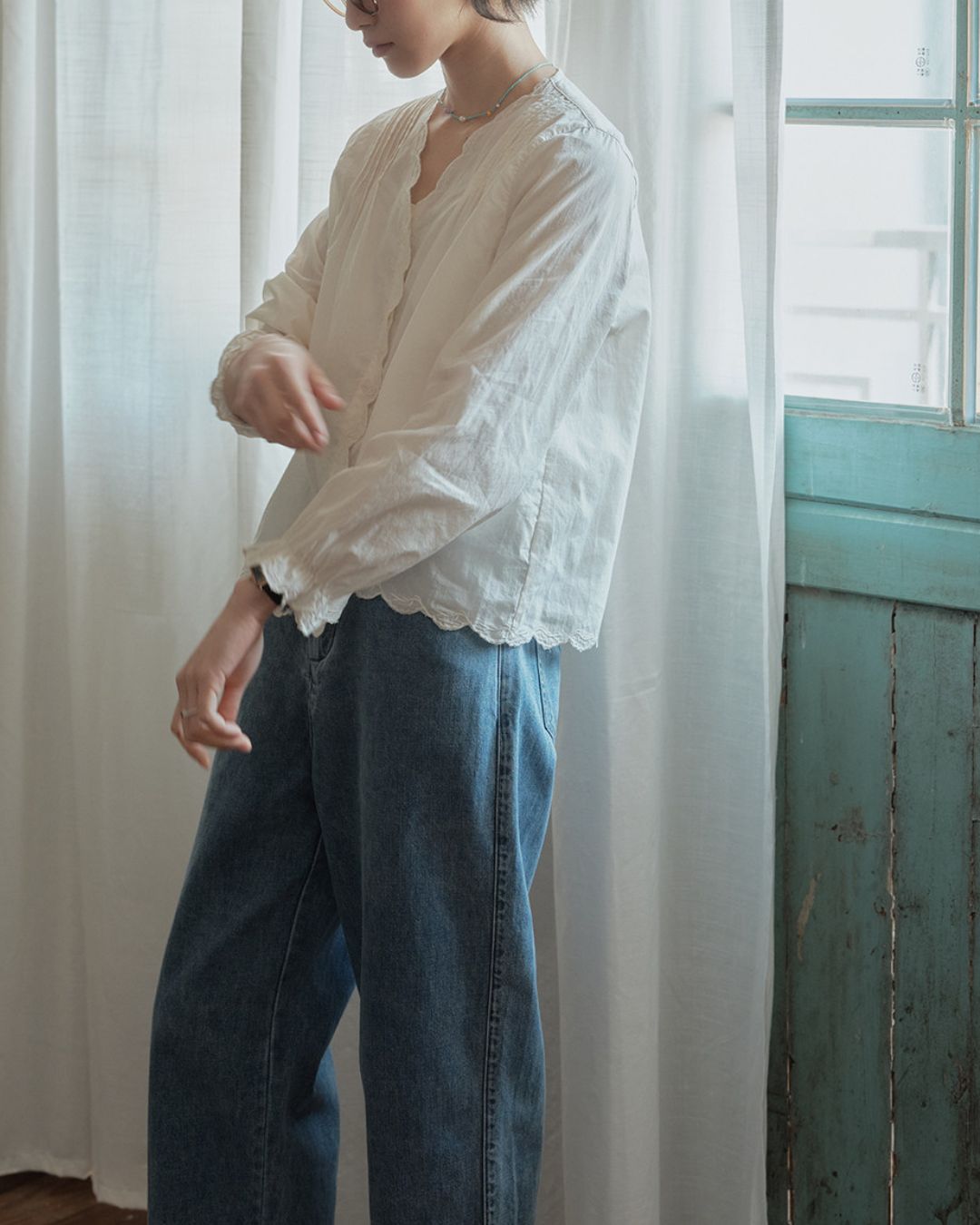 Lace Embroidered Frill V-neck Shirt　LS044