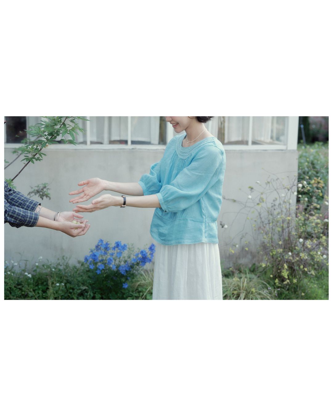 Back Button Lace Round Neck Shirt　LS045