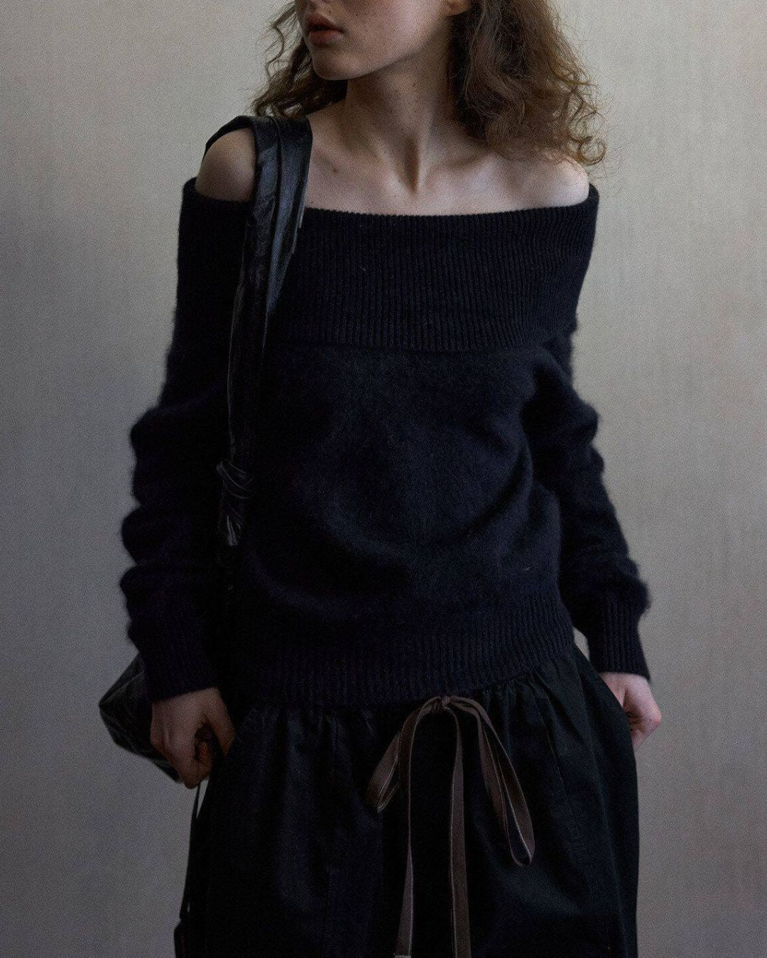 Wool Off-the-shoulder Sweater　KN111