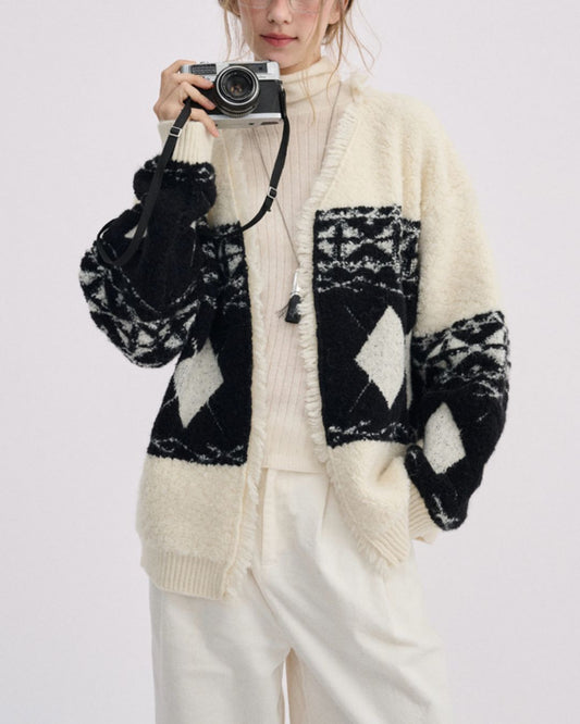 V-neck Geometric Raw Edge Knit Cardigan　KN076