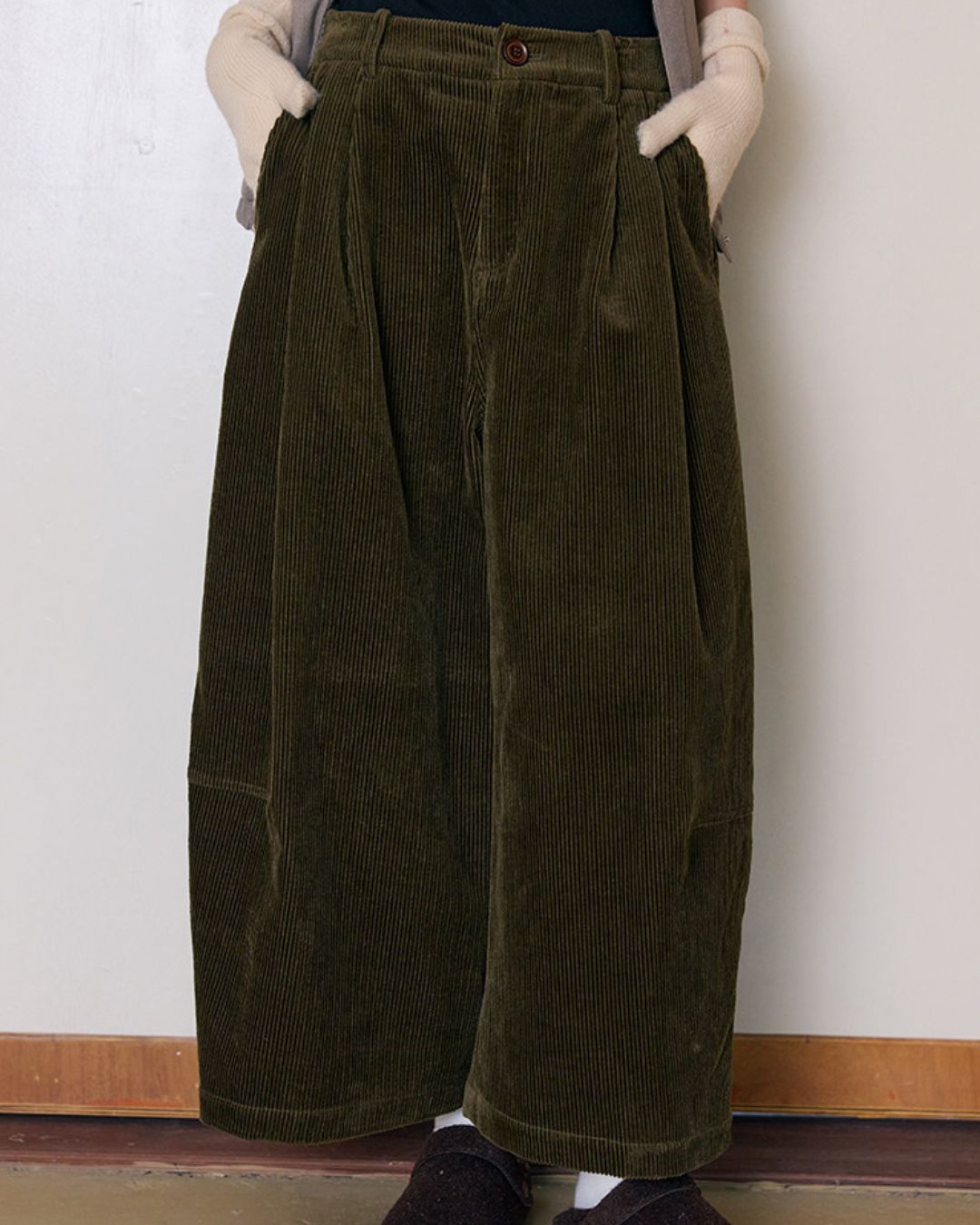 Corduroy Tuck Cropped Wide Pants　PT036
