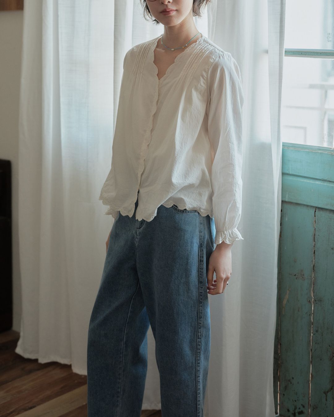 Lace Embroidered Frill V-neck Shirt　LS044