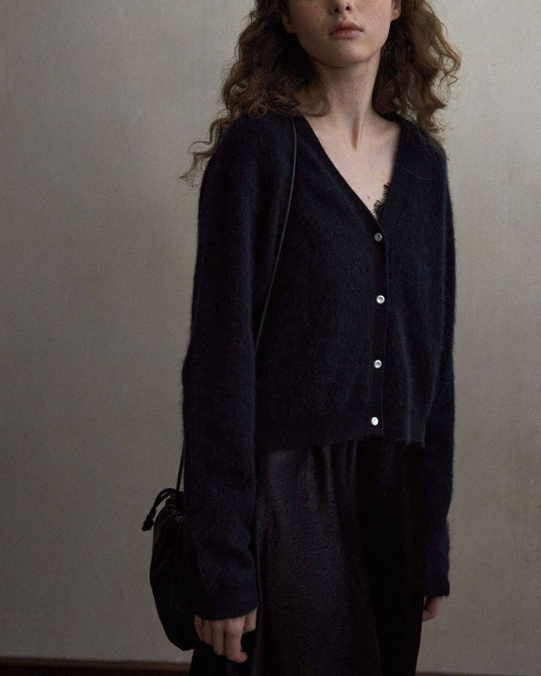 V-neck Brushed Short Knit Cardigan　KN112