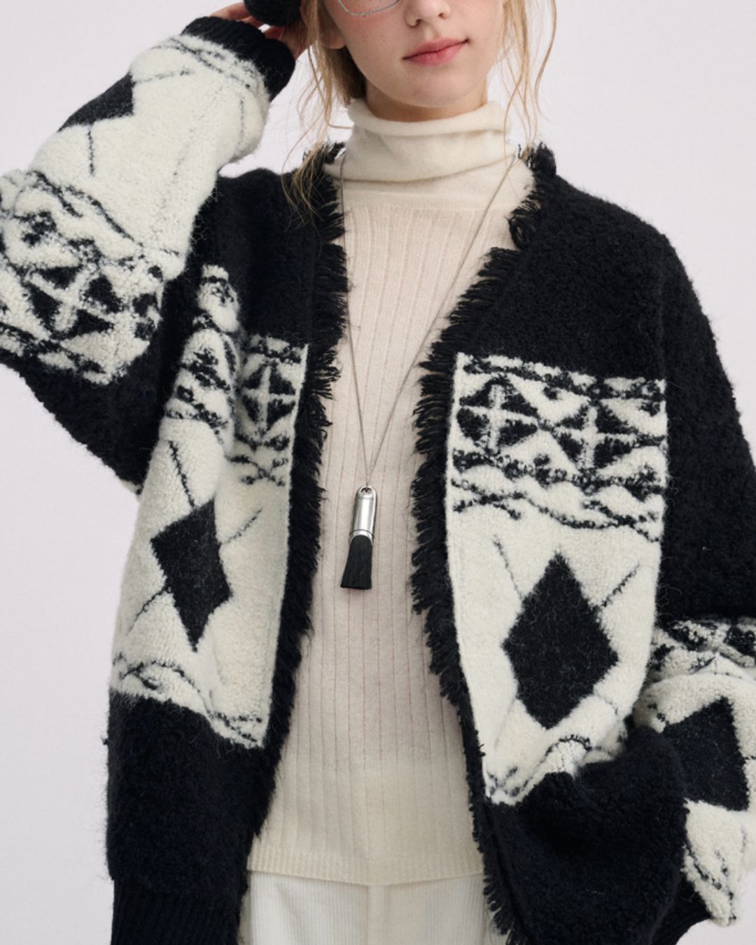 V-neck Geometric Raw Edge Knit Cardigan　KN076