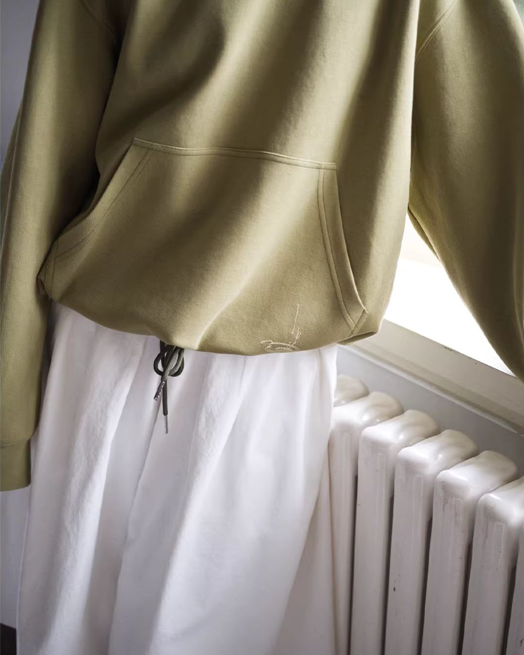 Back Embroidered Drawstring Hem Sweat　SW015