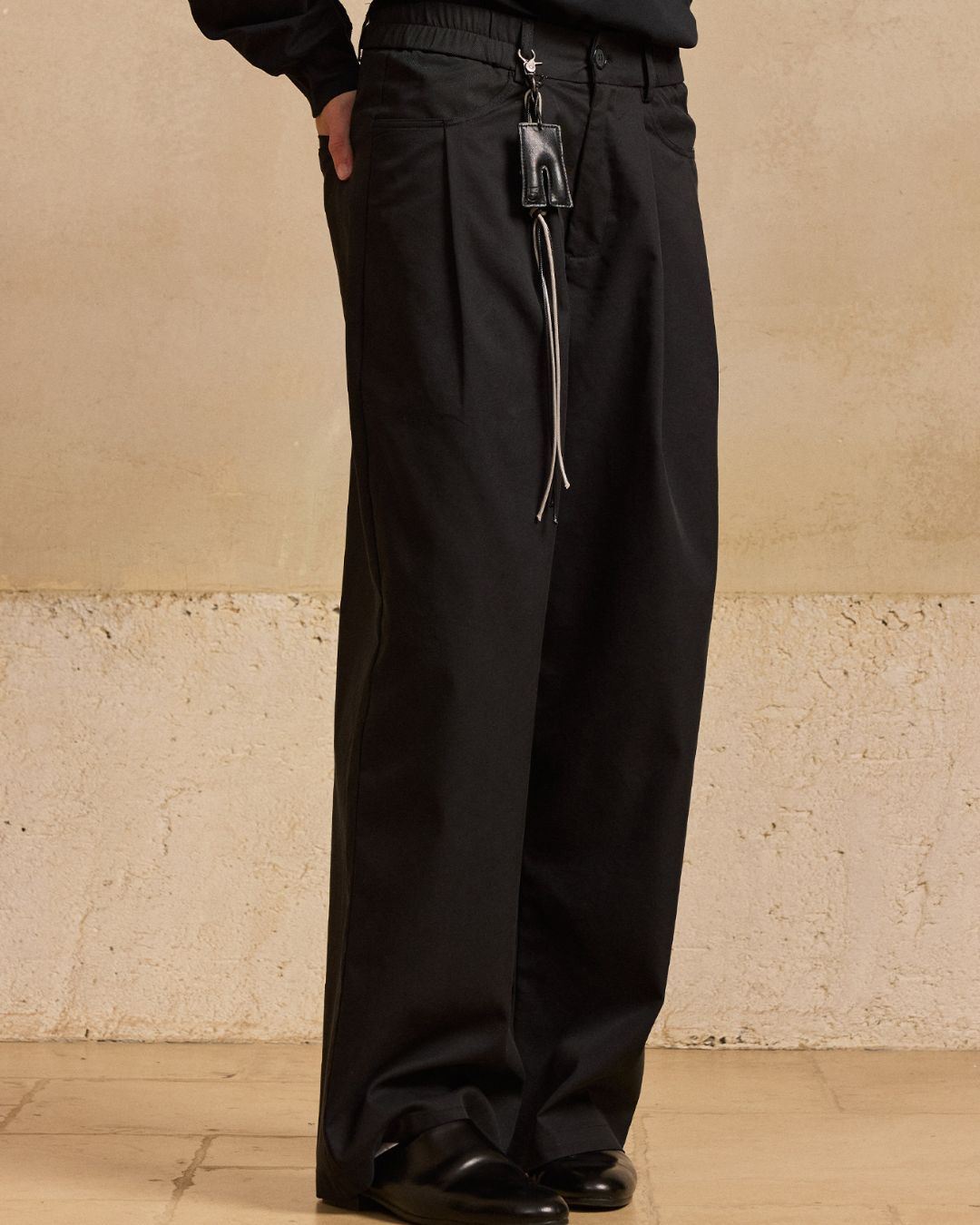 Rope ＆ Leather Tag Tuck Wide Pants　PT033