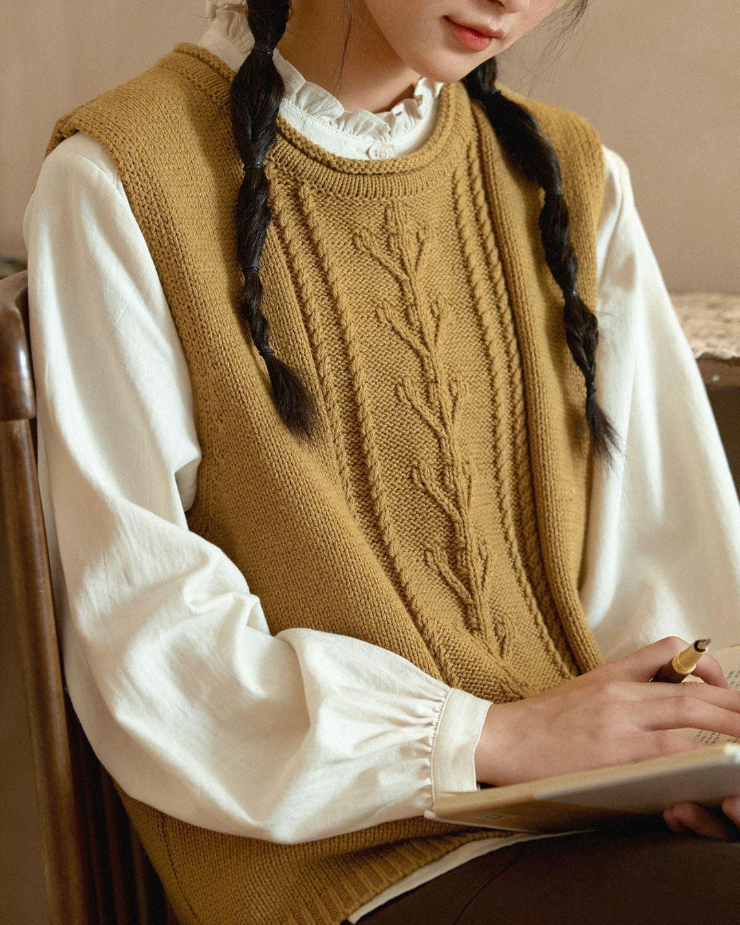 Crew Neck Relaxed Knit Vest　VT023