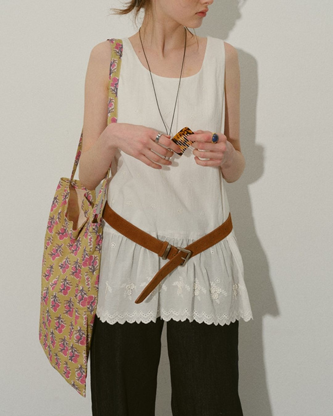 Small Flower Ruffle Sleeveless Shirt　SS001