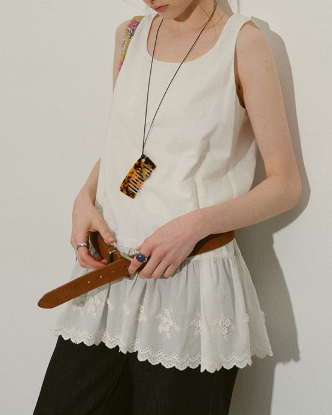 Small Flower Ruffle Sleeveless Shirt　SS001