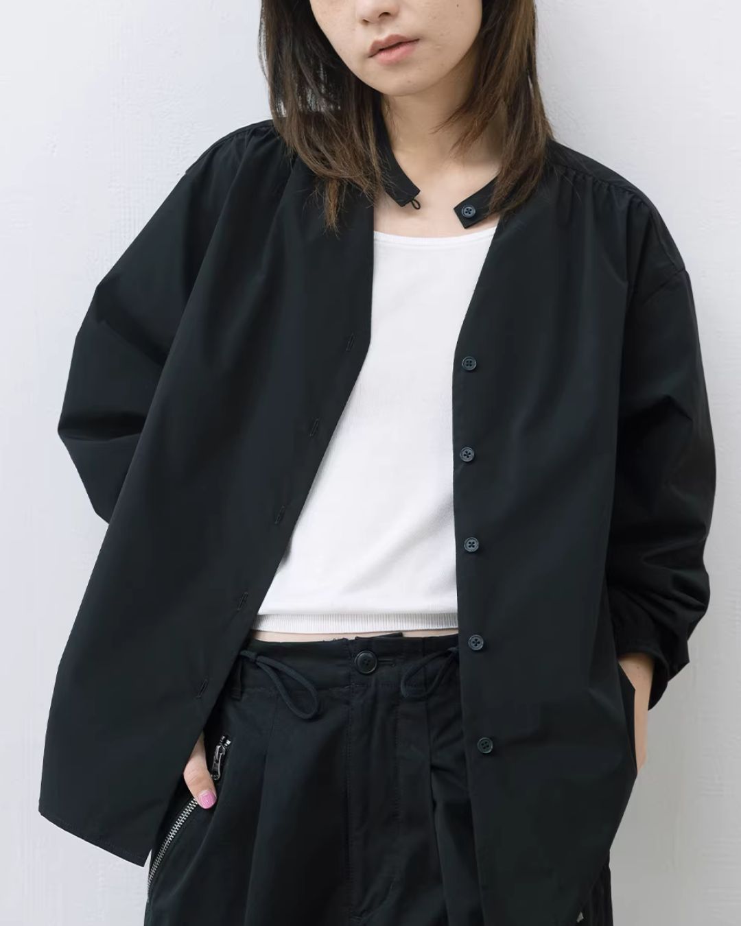 Cutout V-neck Shirt　LS066