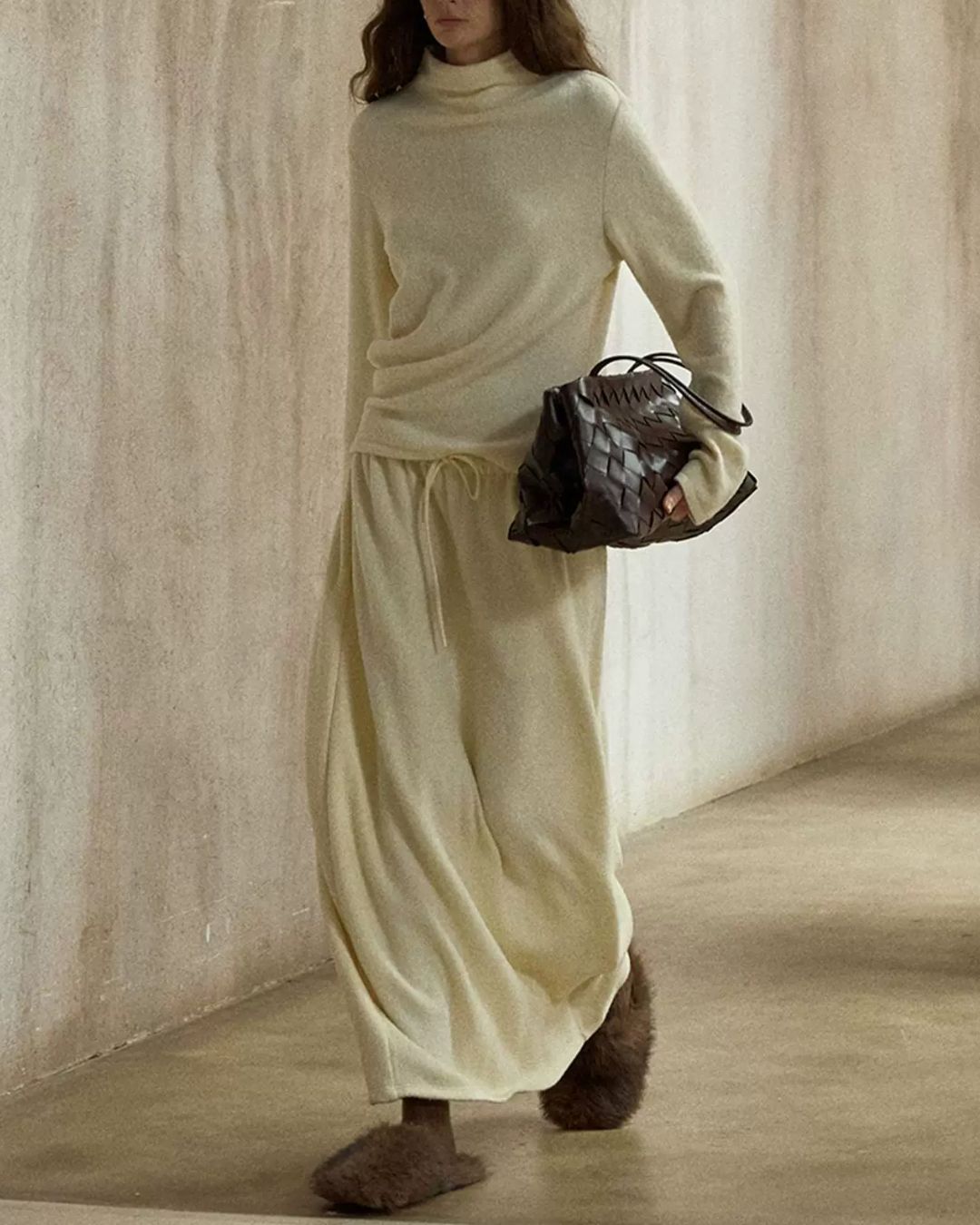 Asymmetrical Hem High Neck Knit　KN107