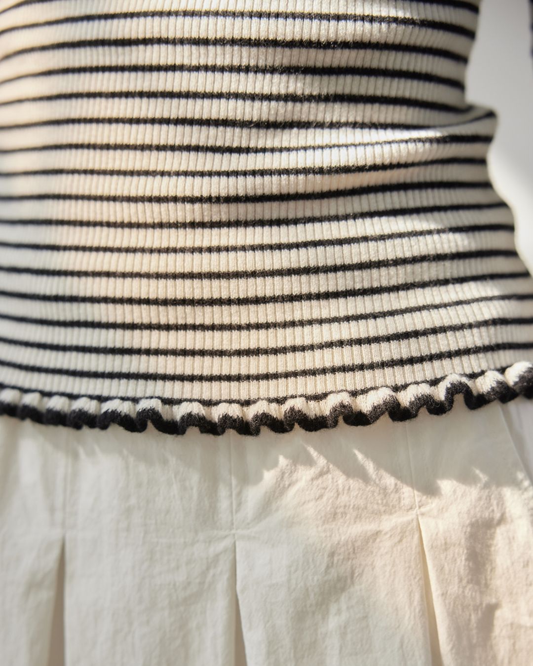 Frill High Neck Knit　KN017