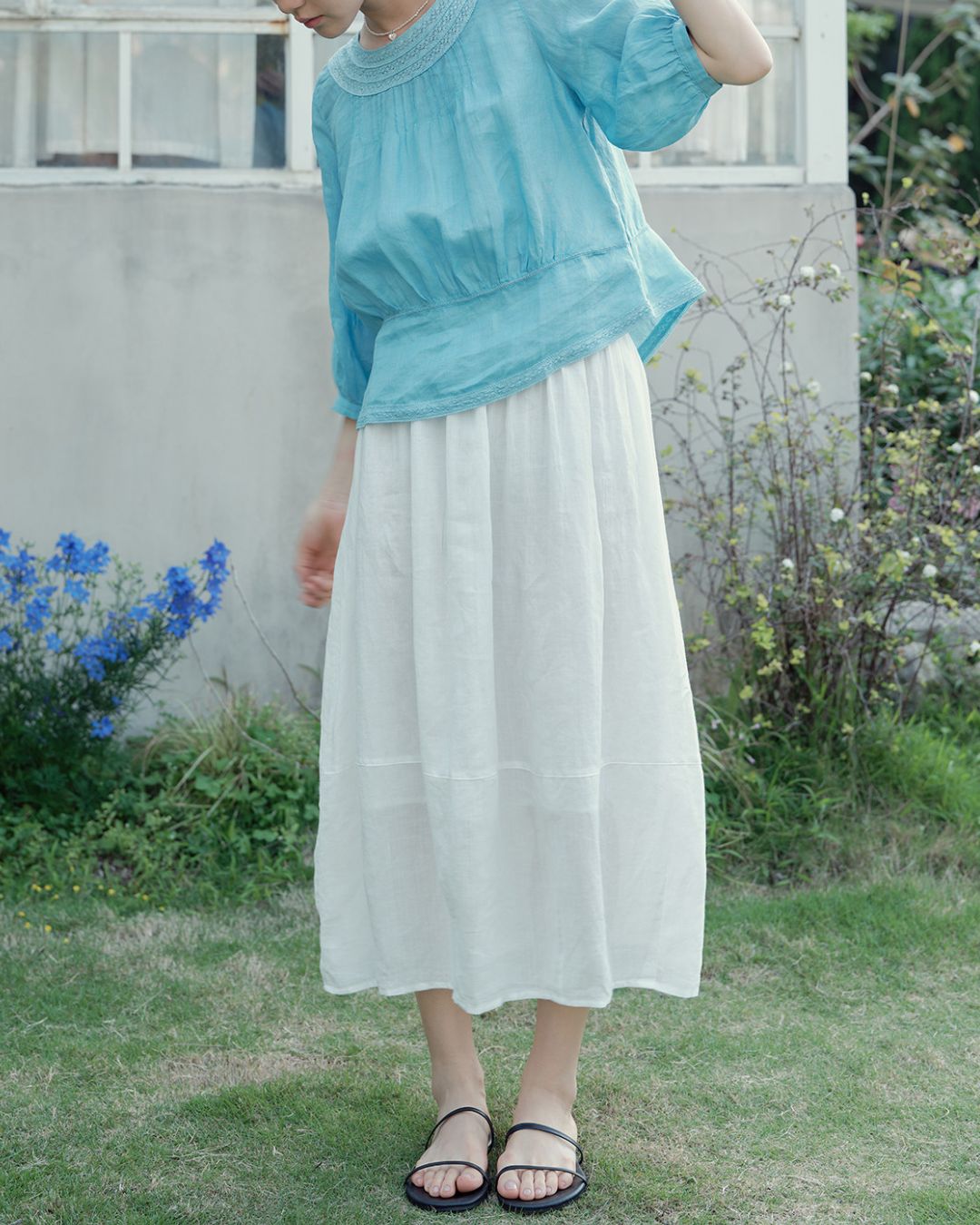 Back Button Lace Round Neck Shirt　LS045