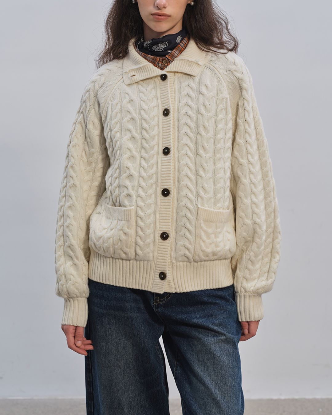 High-neck Cable Knit Cardigan　KN031