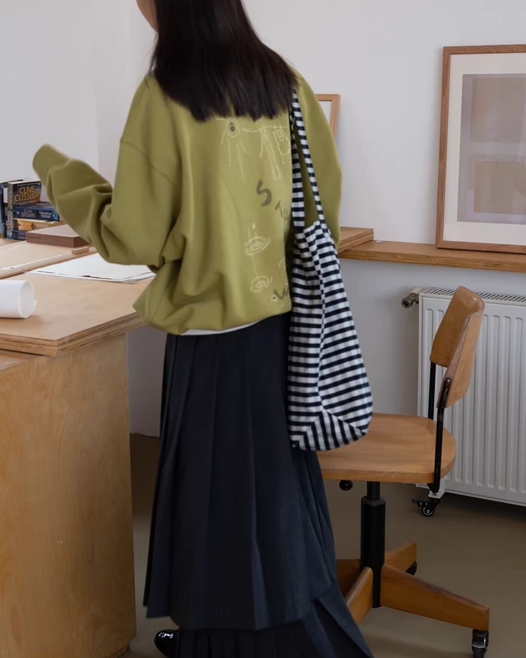 Back Embroidered Drawstring Hem Sweat　SW015