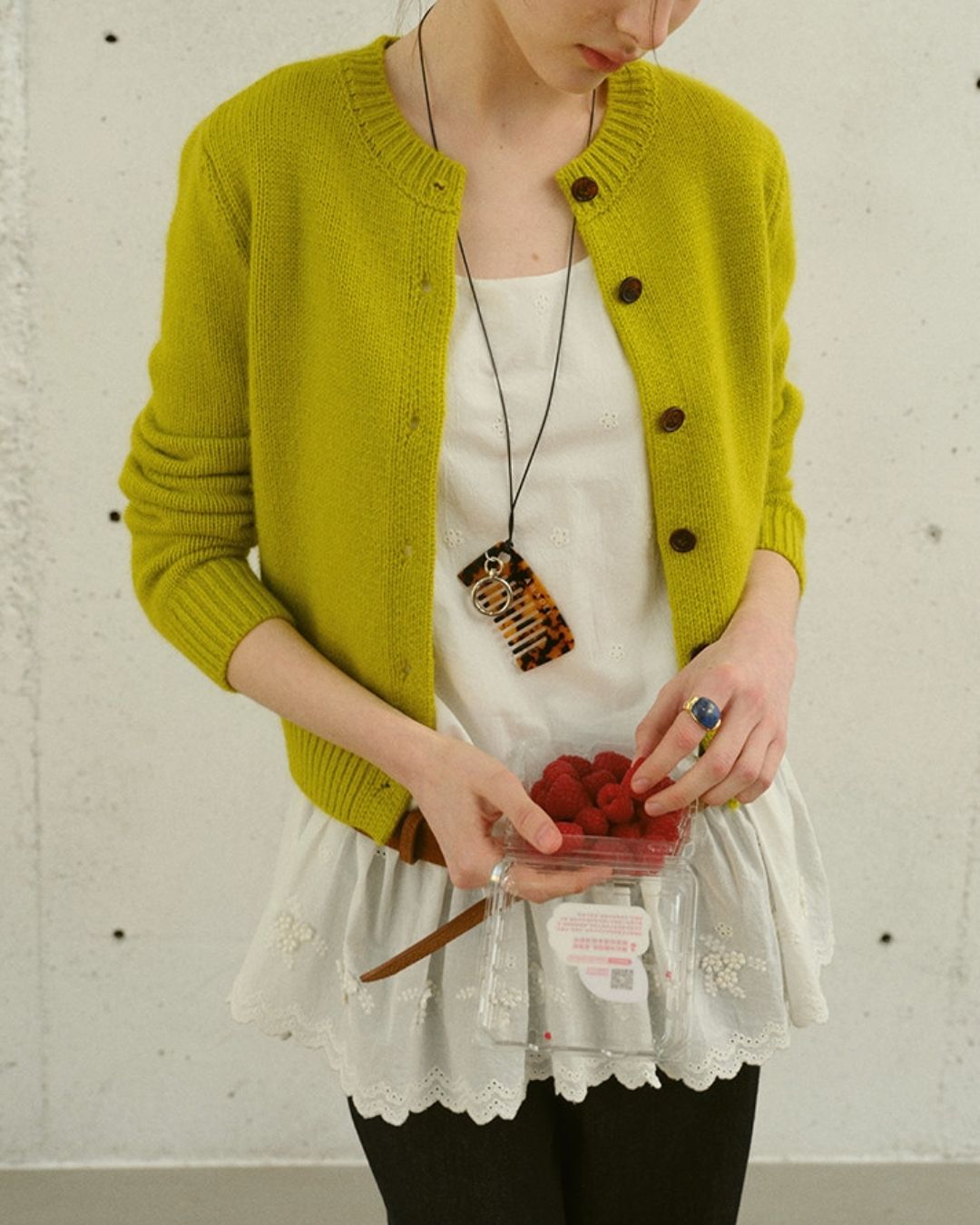 Small Flower Ruffle Sleeveless Shirt　SS001