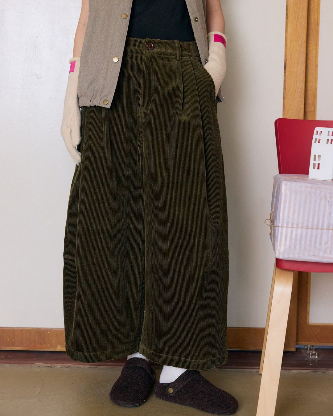 Corduroy Tuck Cropped Wide Pants　PT036