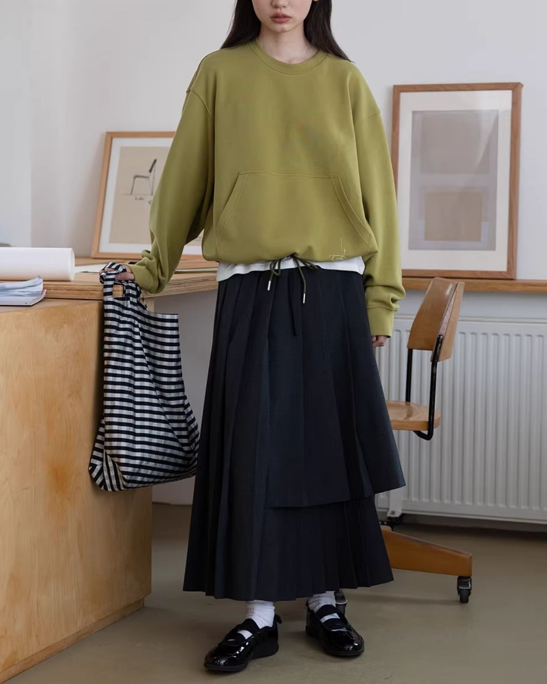 Back Embroidered Drawstring Hem Sweat　SW015