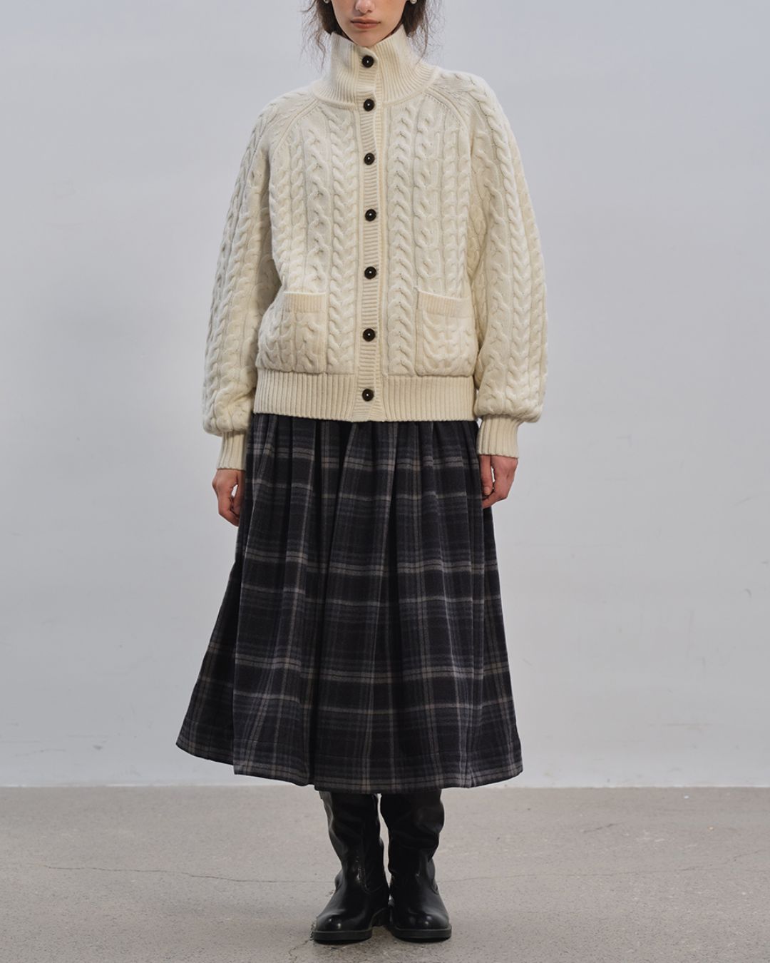 High-neck Cable Knit Cardigan　KN031