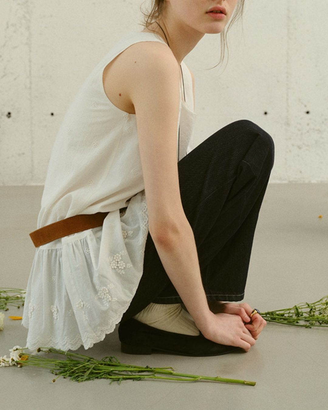 Small Flower Ruffle Sleeveless Shirt　SS001