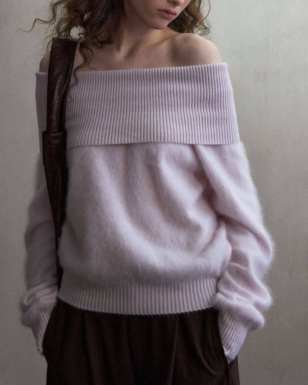 Wool Off-the-shoulder Sweater　KN111