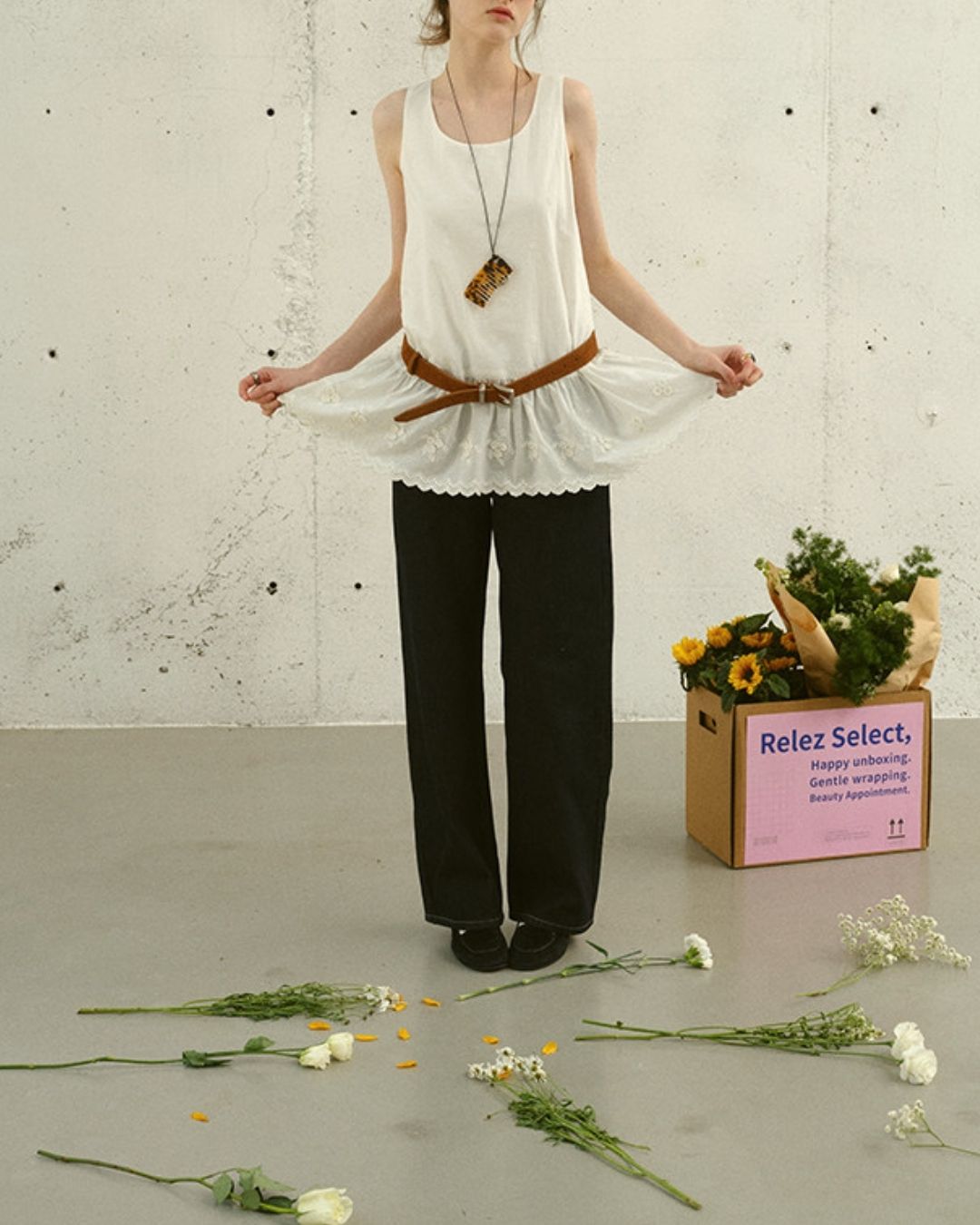 Small Flower Ruffle Sleeveless Shirt　SS001