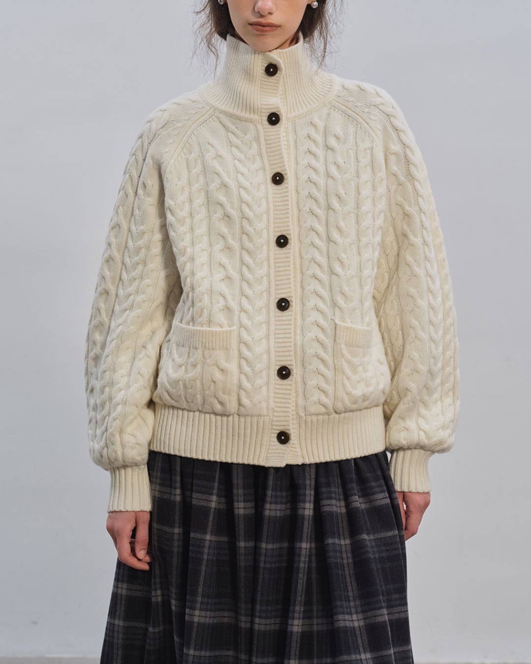 High-neck Cable Knit Cardigan　KN031