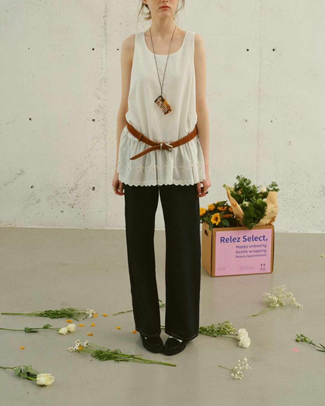 Small Flower Ruffle Sleeveless Shirt　SS001