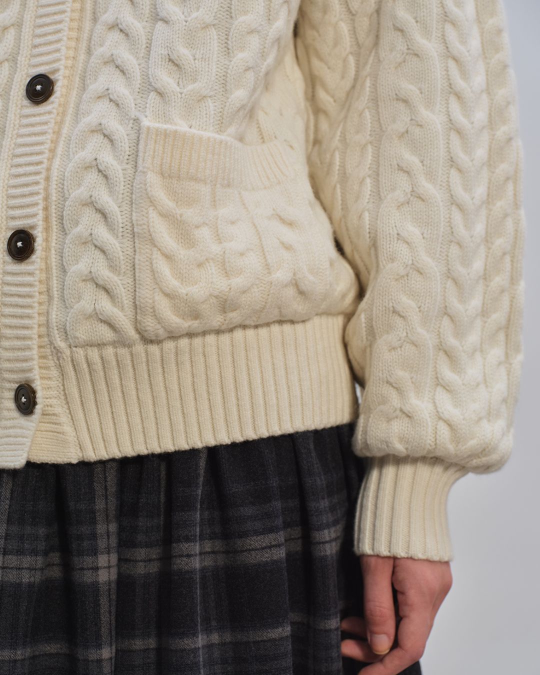 High-neck Cable Knit Cardigan　KN031